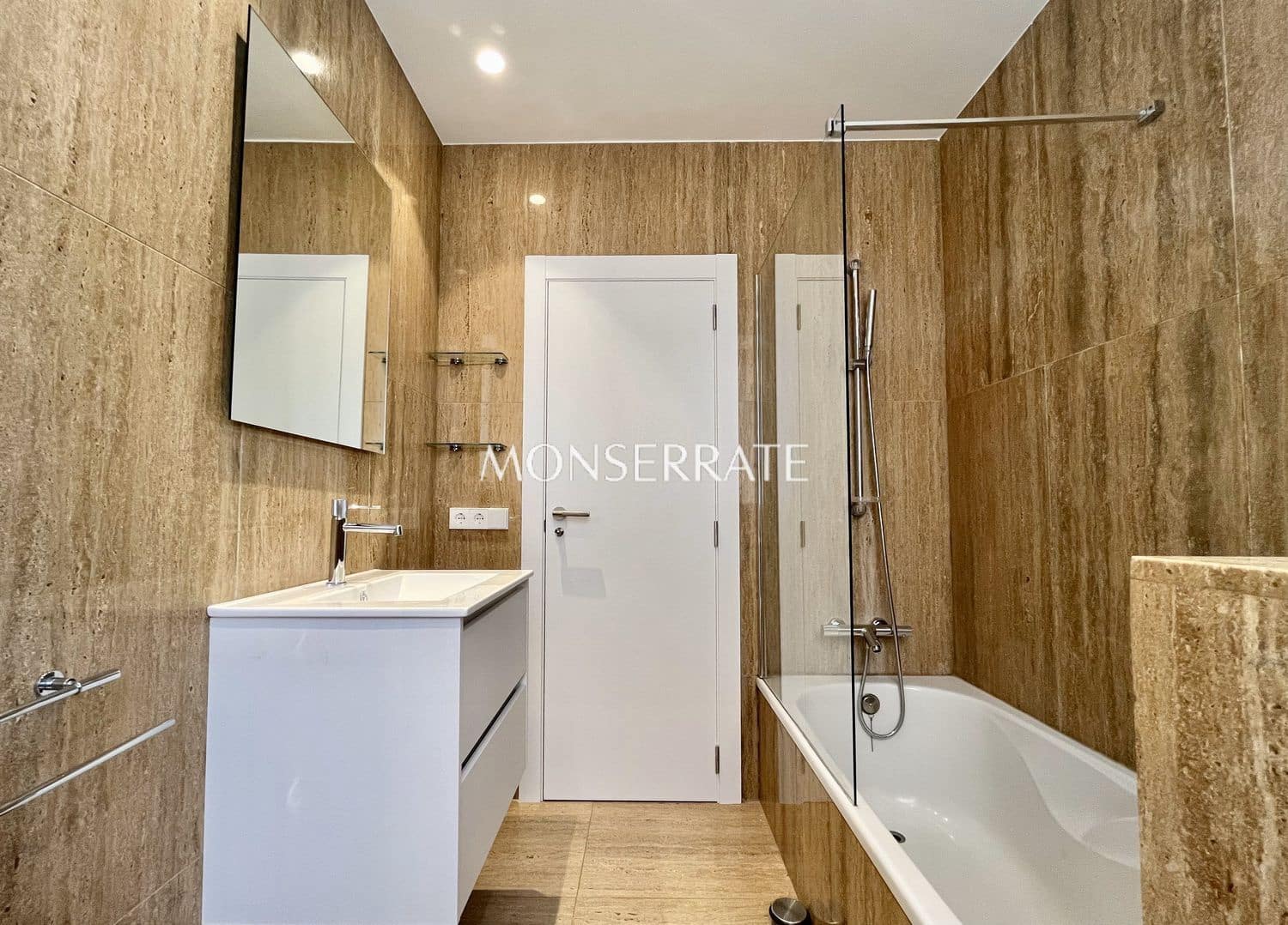 Appartement de 4 chambres à louer à Valence ville avec garage - 3 500 € (Ref: 8923469)