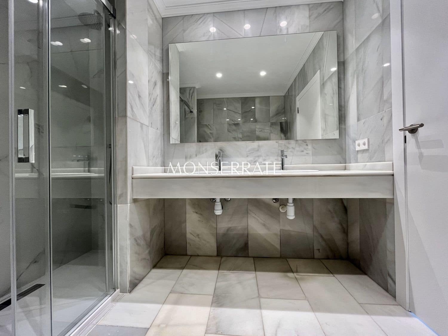 Appartement de 4 chambres à louer à Valence ville avec garage - 3 500 € (Ref: 8923469)