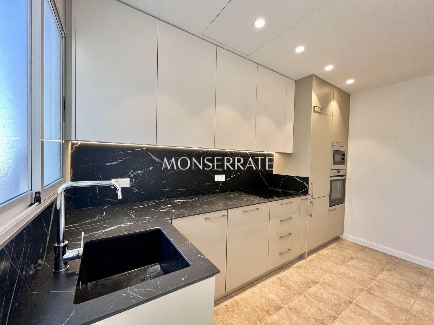 Appartement de 4 chambres à louer à Valence ville avec garage - 3 500 € (Ref: 8923469)