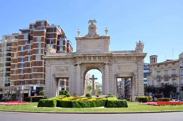 4 slaapkamer Appartement te huur in La Xerea, Valencia stad met garage - € 3.500 (Ref: 8923469)