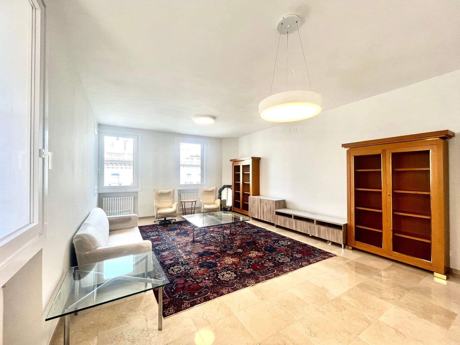 Appartement de 4 chambres à louer à Valence ville avec garage - 3 500 € (Ref: 8923469)