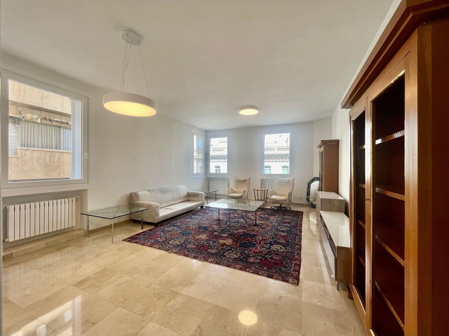 Appartement de 4 chambres à louer à Valence ville avec garage - 3 500 € (Ref: 8923469)