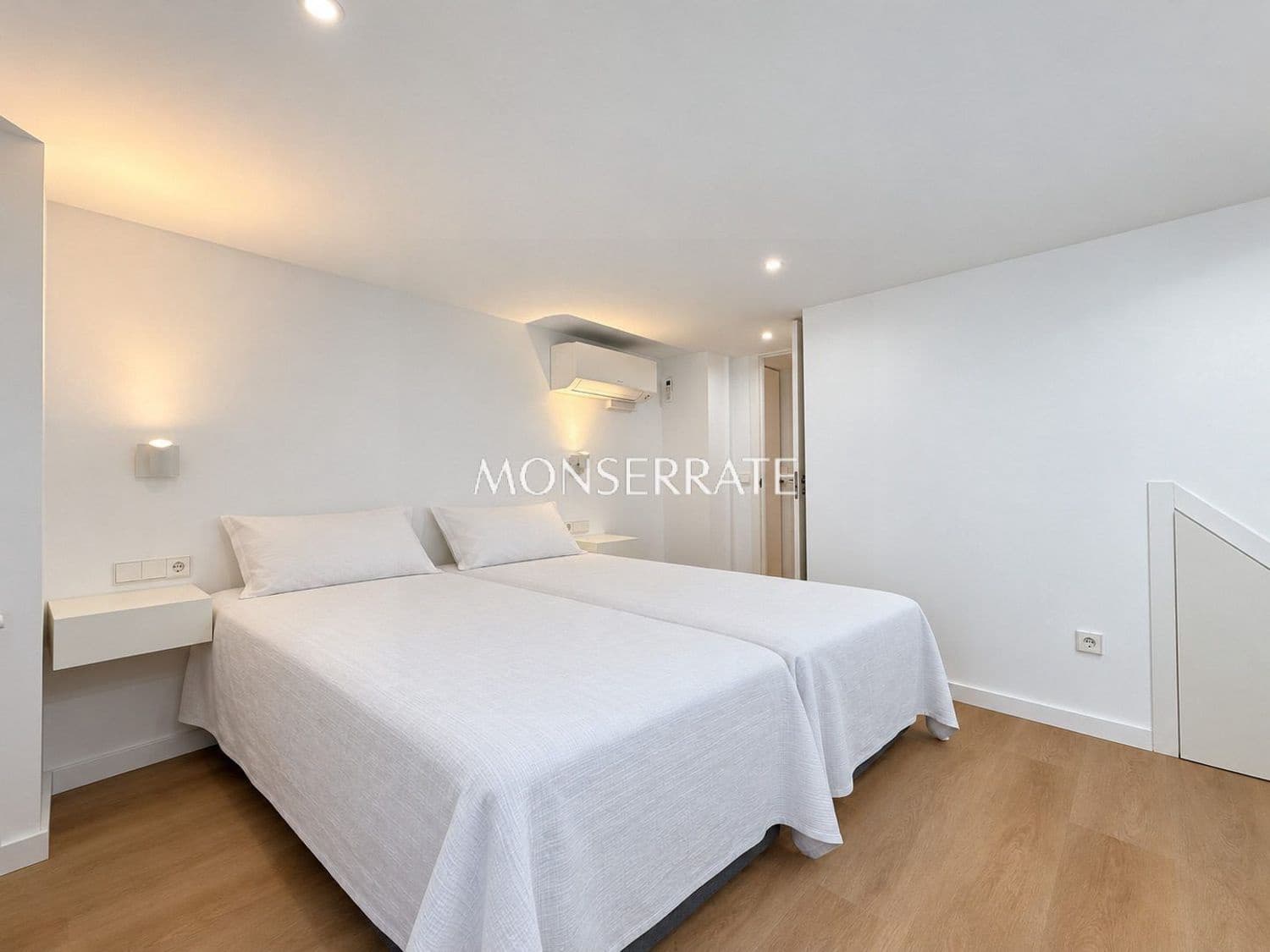 2 bedroom Apartment for rent in Valencia city with garage - € 3,200 (Ref: 9004514)