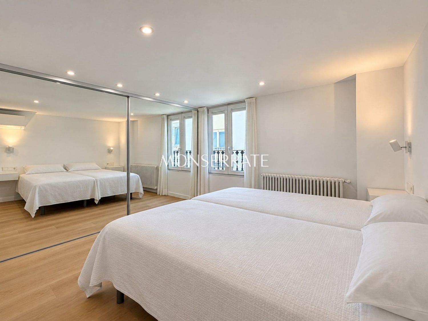 2 bedroom Apartment for rent in Valencia city with garage - € 3,200 (Ref: 9004514)