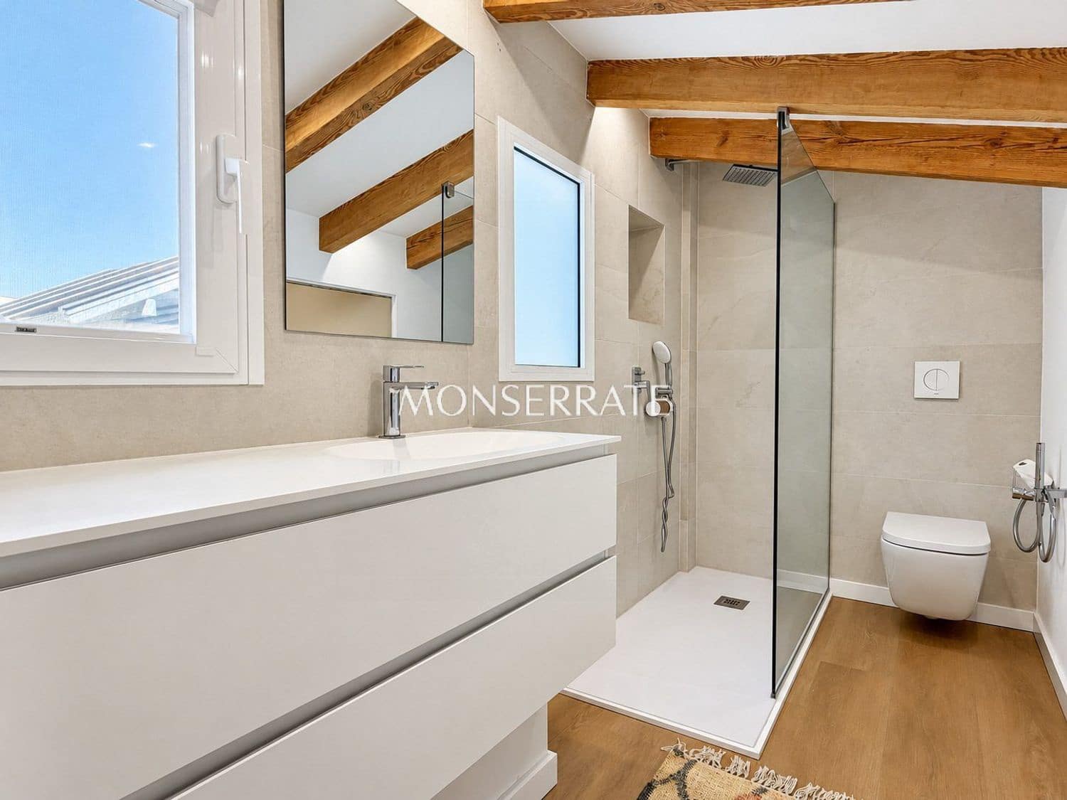 2 bedroom Apartment for rent in Valencia city with garage - € 3,200 (Ref: 9004514)