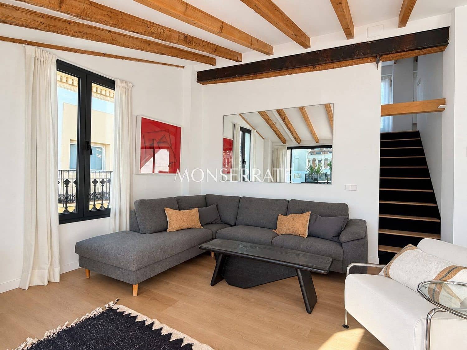 2 bedroom Apartment for rent in Valencia city with garage - € 3,200 (Ref: 9004514)