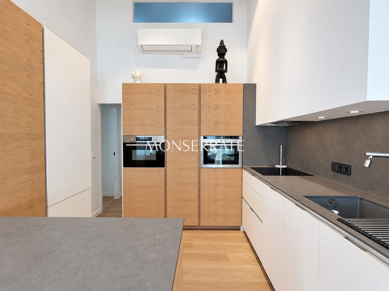 2 bedroom Apartment for rent in Valencia city with garage - € 3,200 (Ref: 9004514)