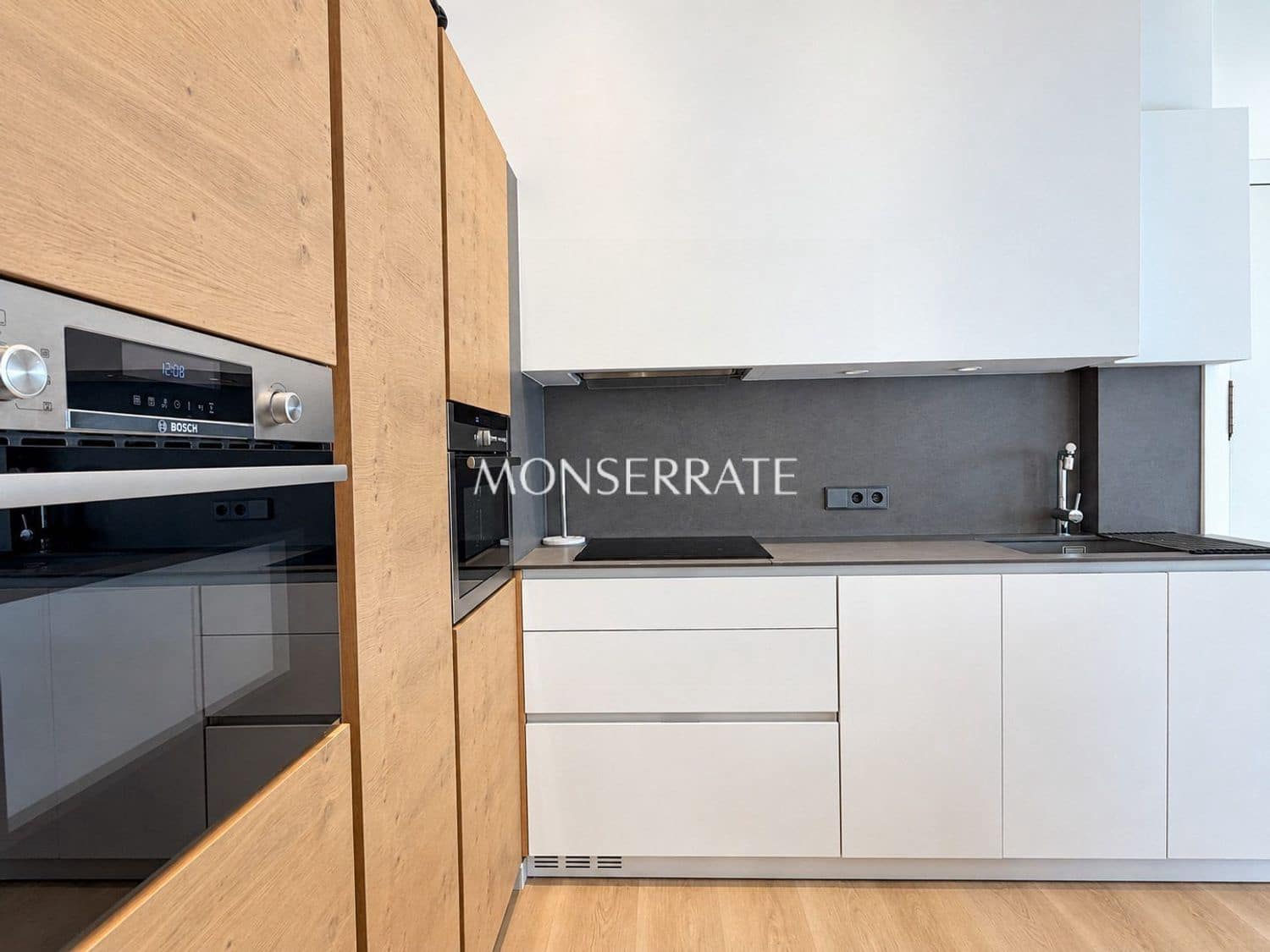 2 bedroom Apartment for rent in Valencia city with garage - € 3,200 (Ref: 9004514)