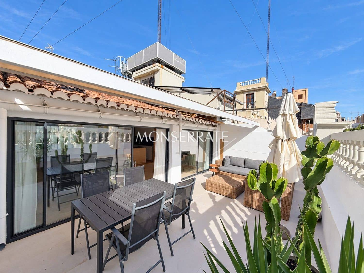 2 bedroom Apartment for rent in Valencia city with garage - € 3,200 (Ref: 9004514)