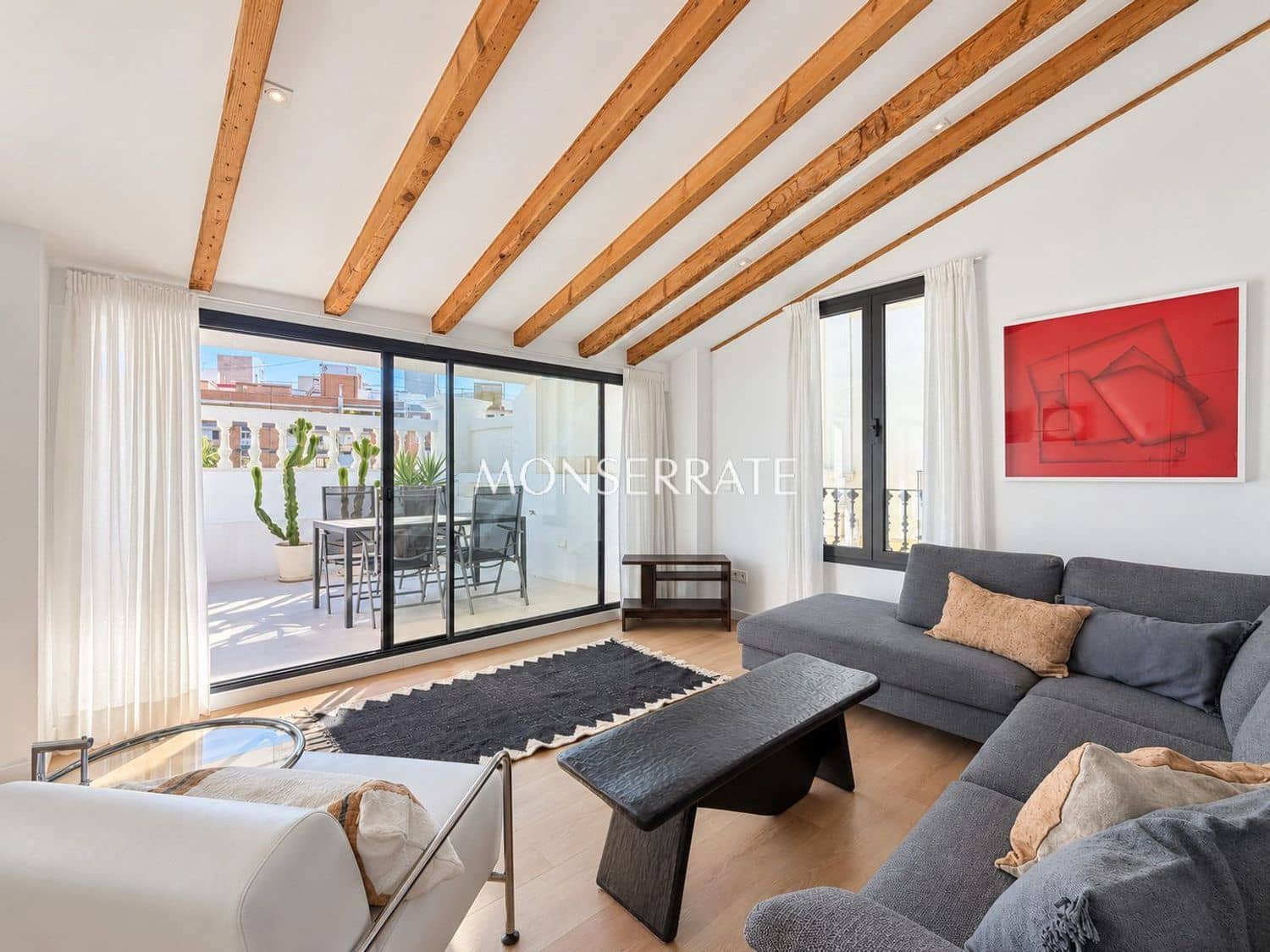 2 bedroom Apartment for rent in Valencia city with garage - € 3,200 (Ref: 9004514)