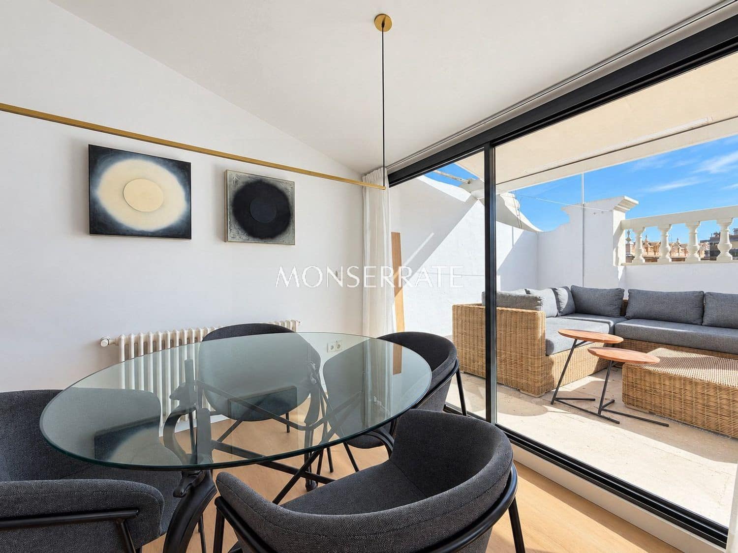 2 bedroom Apartment for rent in Valencia city with garage - € 3,200 (Ref: 9004514)