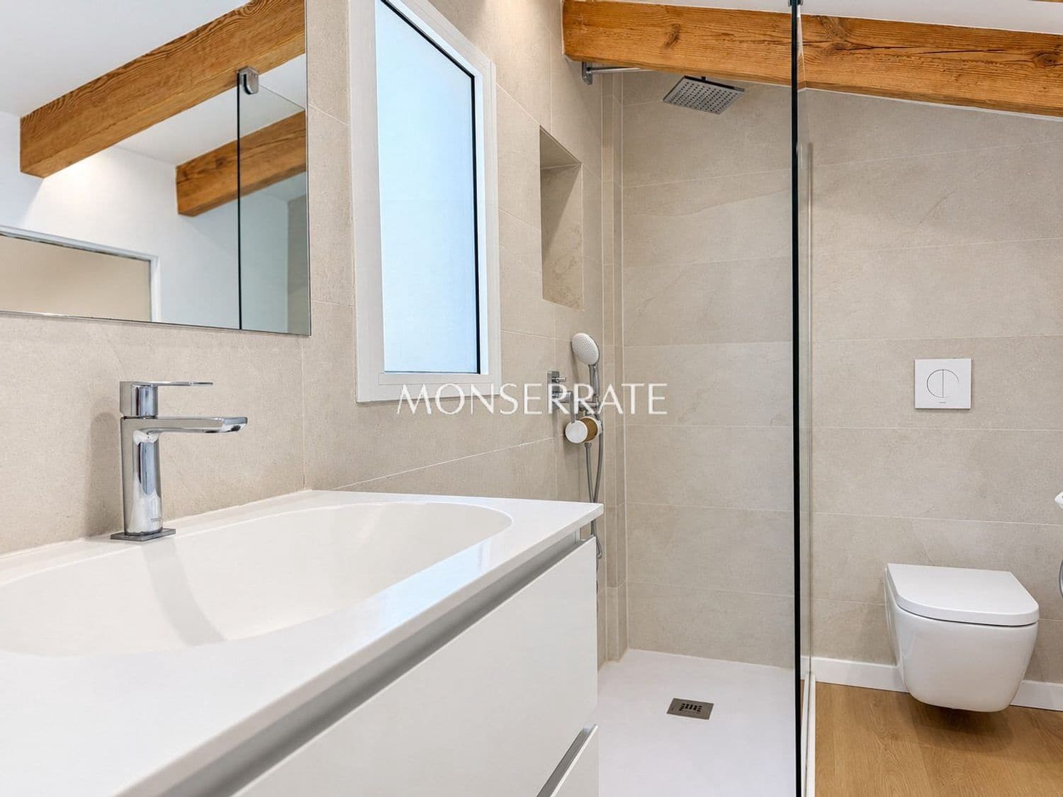 2 bedroom Apartment for rent in Valencia city with garage - € 3,200 (Ref: 9004514)