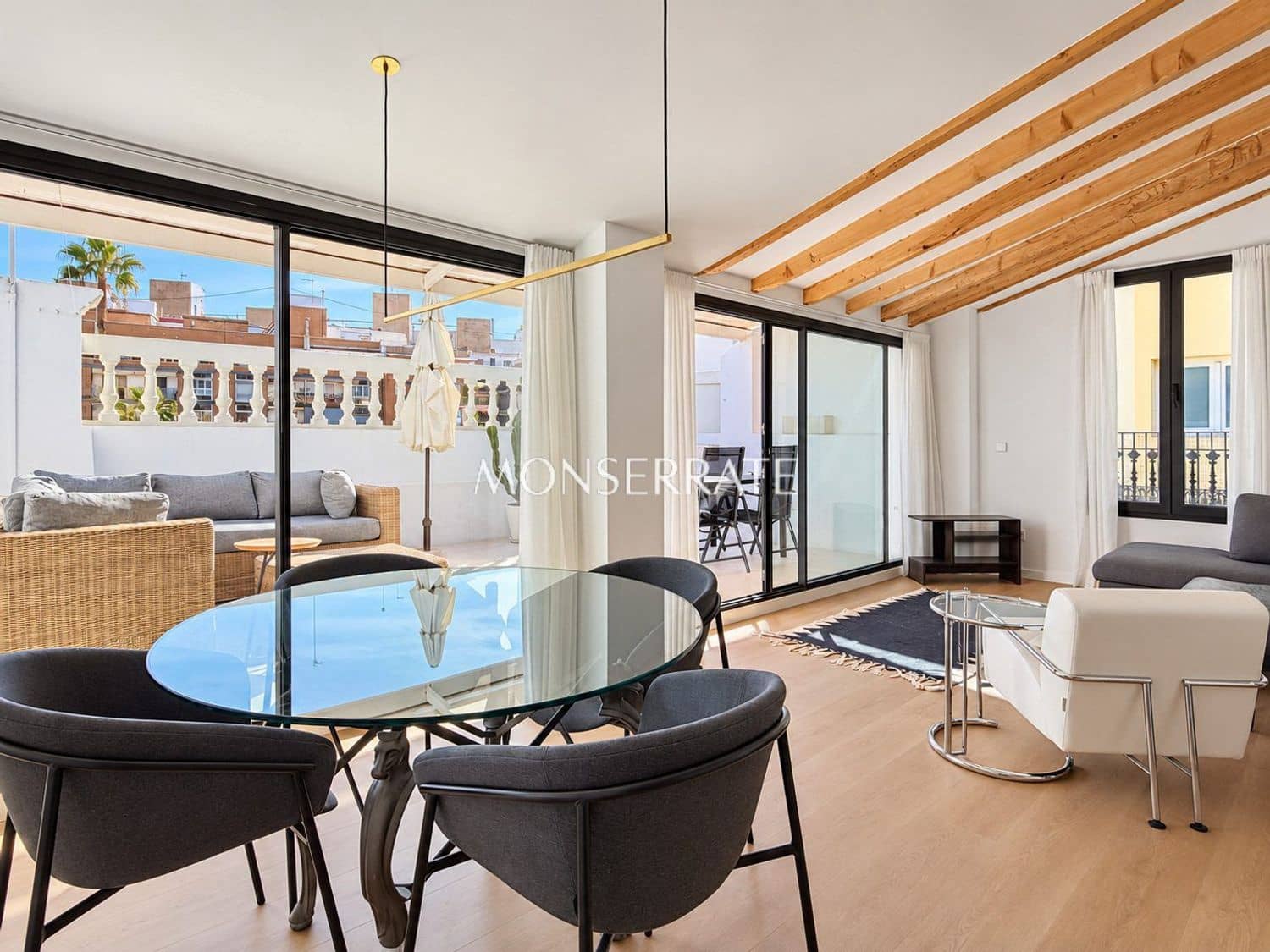 2 bedroom Apartment for rent in Valencia city with garage - € 3,200 (Ref: 9004514)
