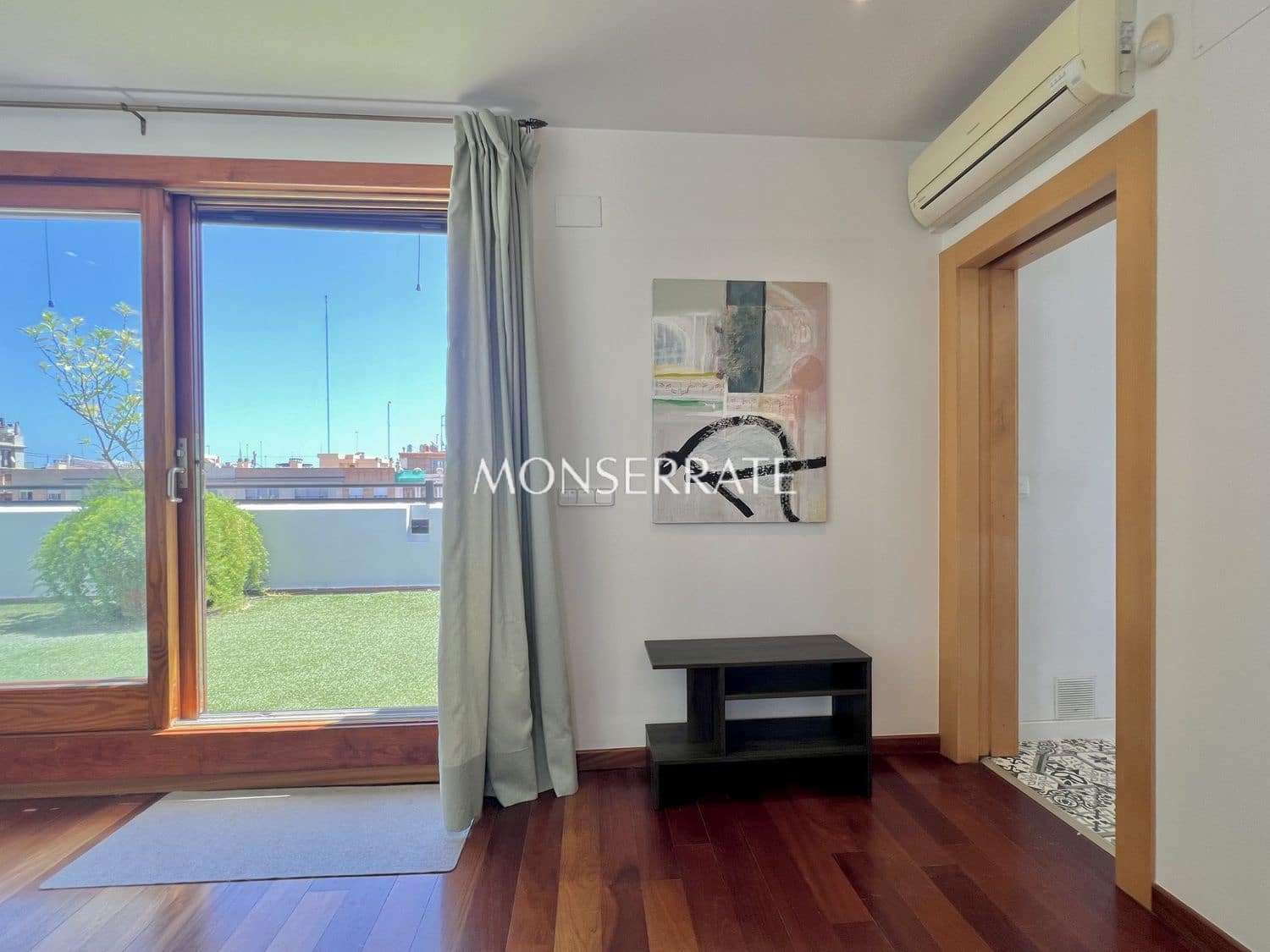 2 bedroom Apartment for rent in Valencia city with garage - € 4,500 (Ref: 9130253)