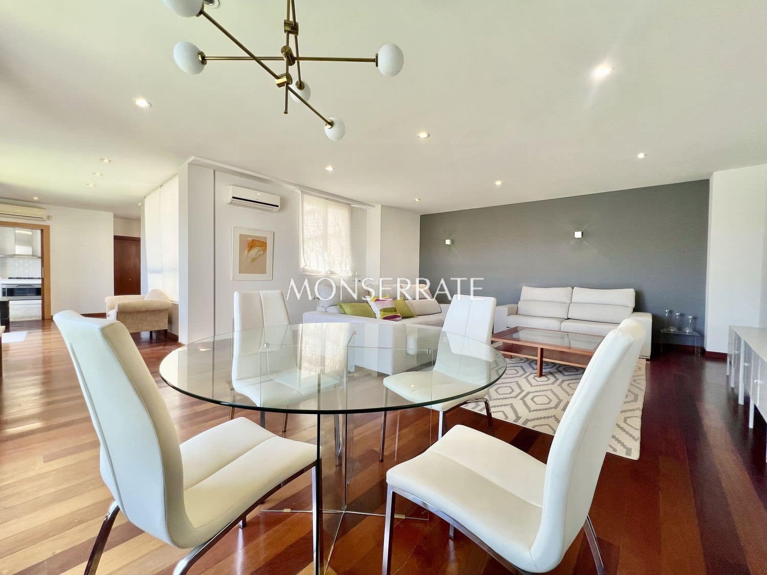 2 bedroom Apartment for rent in Valencia city with garage - € 4,500 (Ref: 9130253)