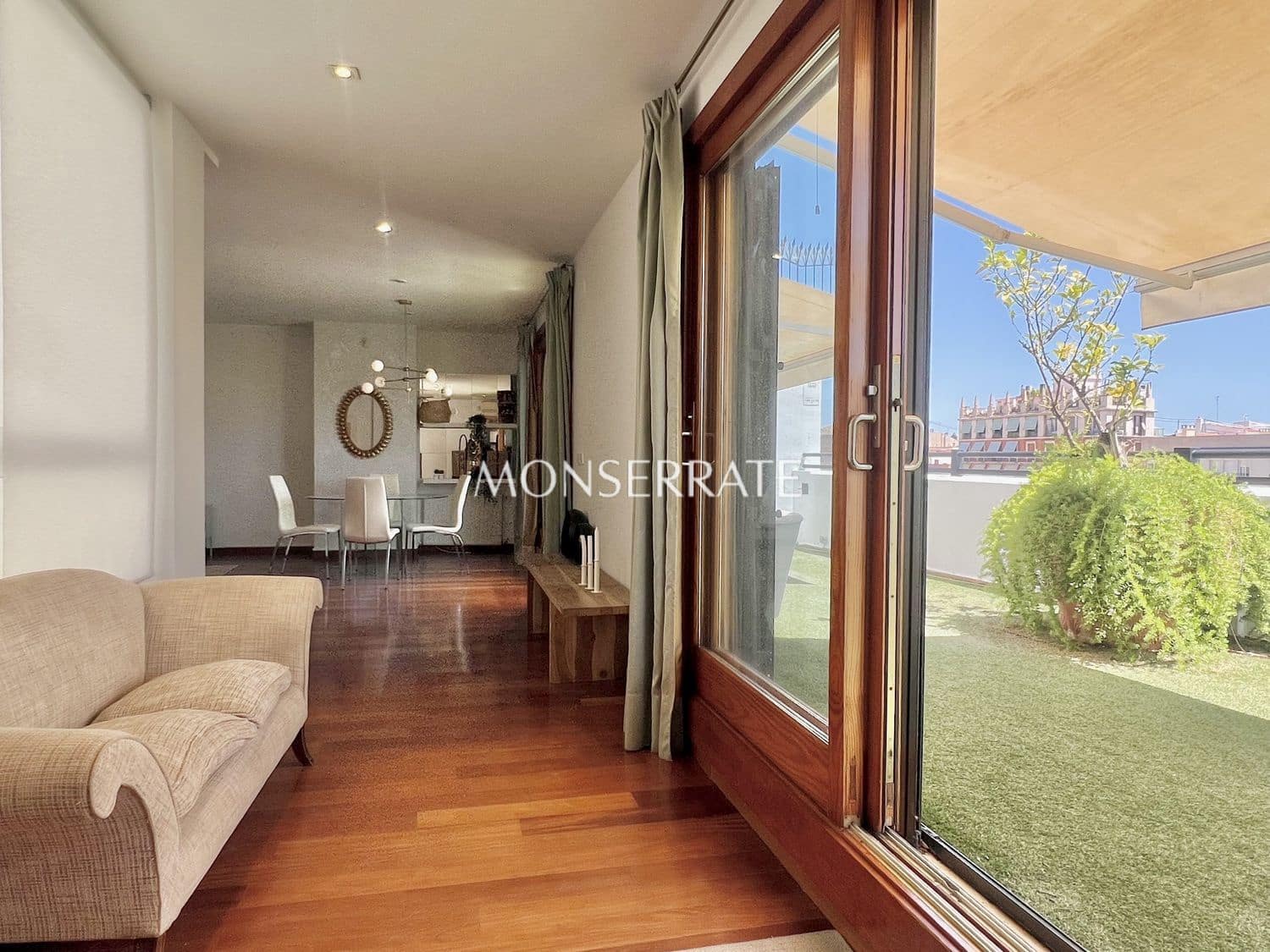 2 bedroom Apartment for rent in Valencia city with garage - € 4,500 (Ref: 9130253)