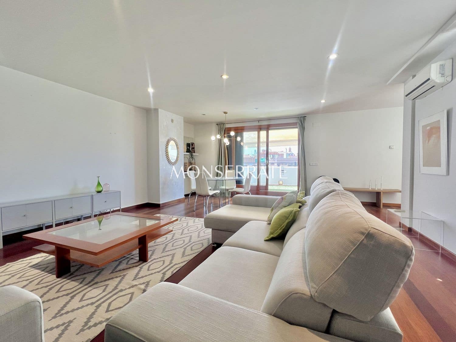 2 bedroom Apartment for rent in Valencia city with garage - € 4,500 (Ref: 9130253)