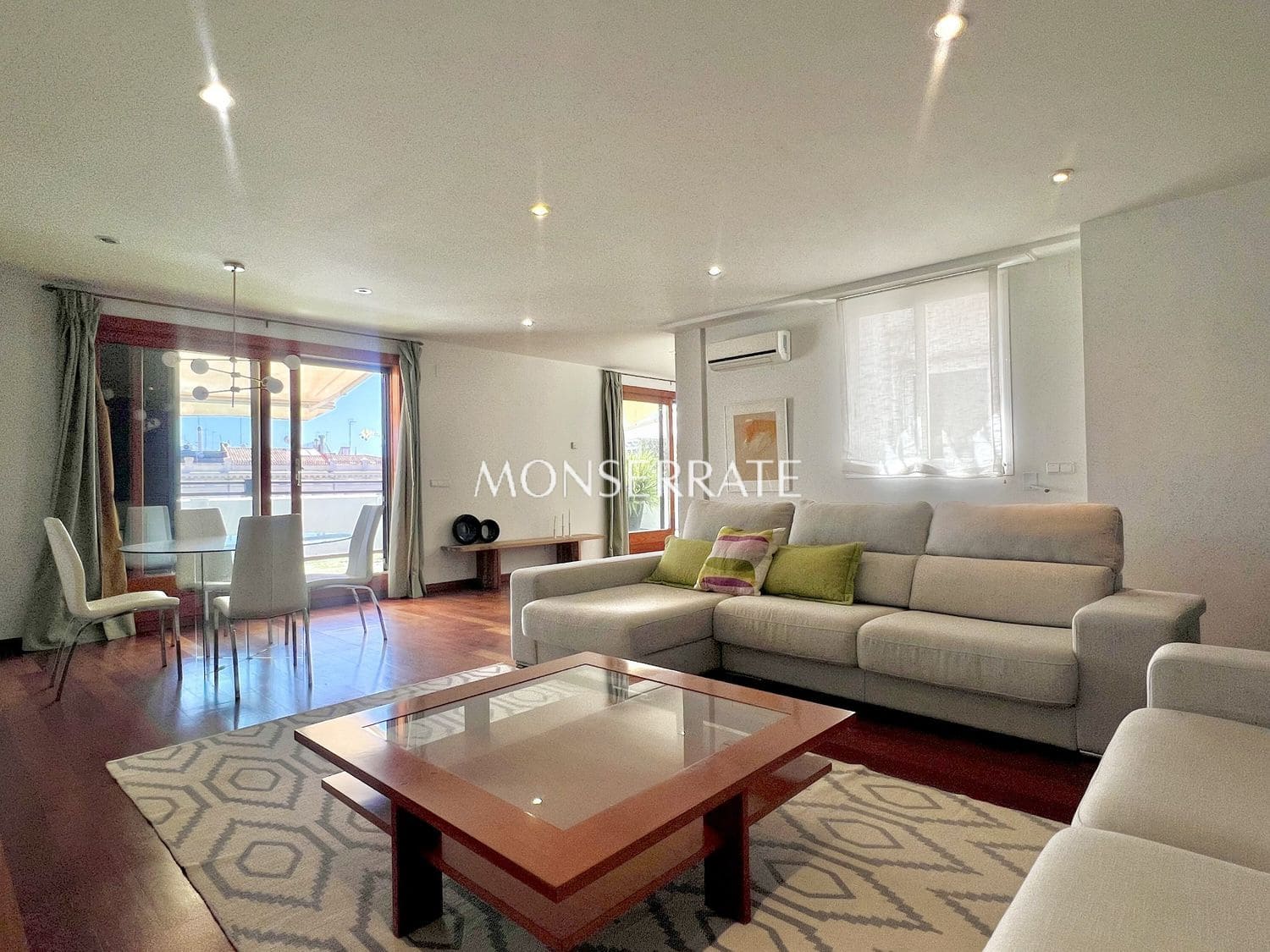 2 bedroom Apartment for rent in Valencia city with garage - € 4,500 (Ref: 9130253)