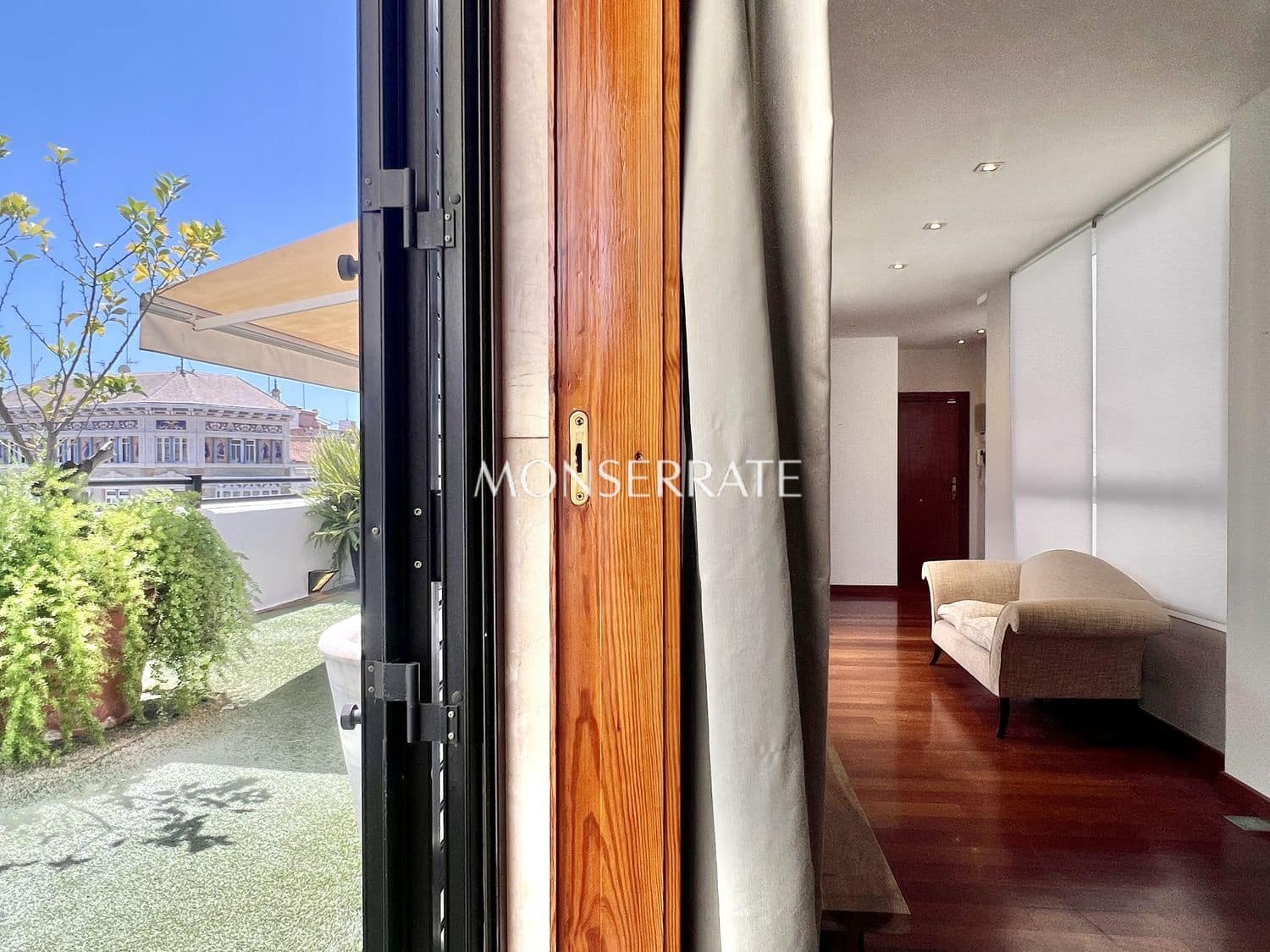 2 bedroom Apartment for rent in Valencia city with garage - € 4,500 (Ref: 9130253)