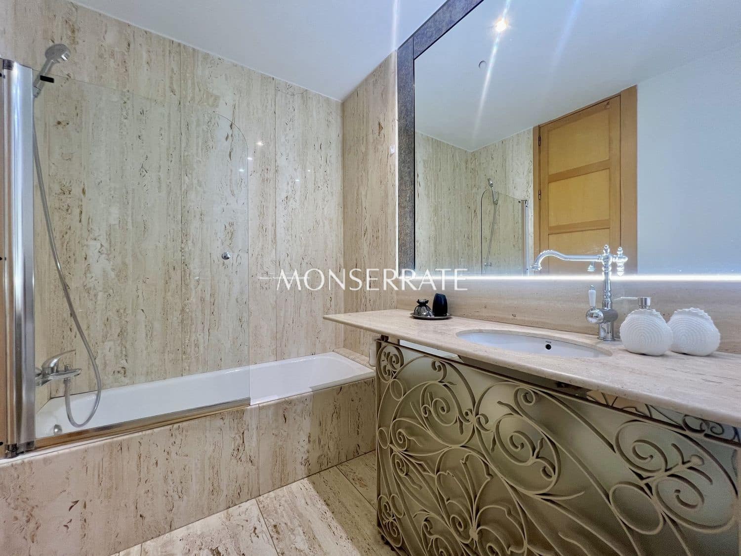 2 bedroom Apartment for rent in Valencia city with garage - € 4,500 (Ref: 9130253)