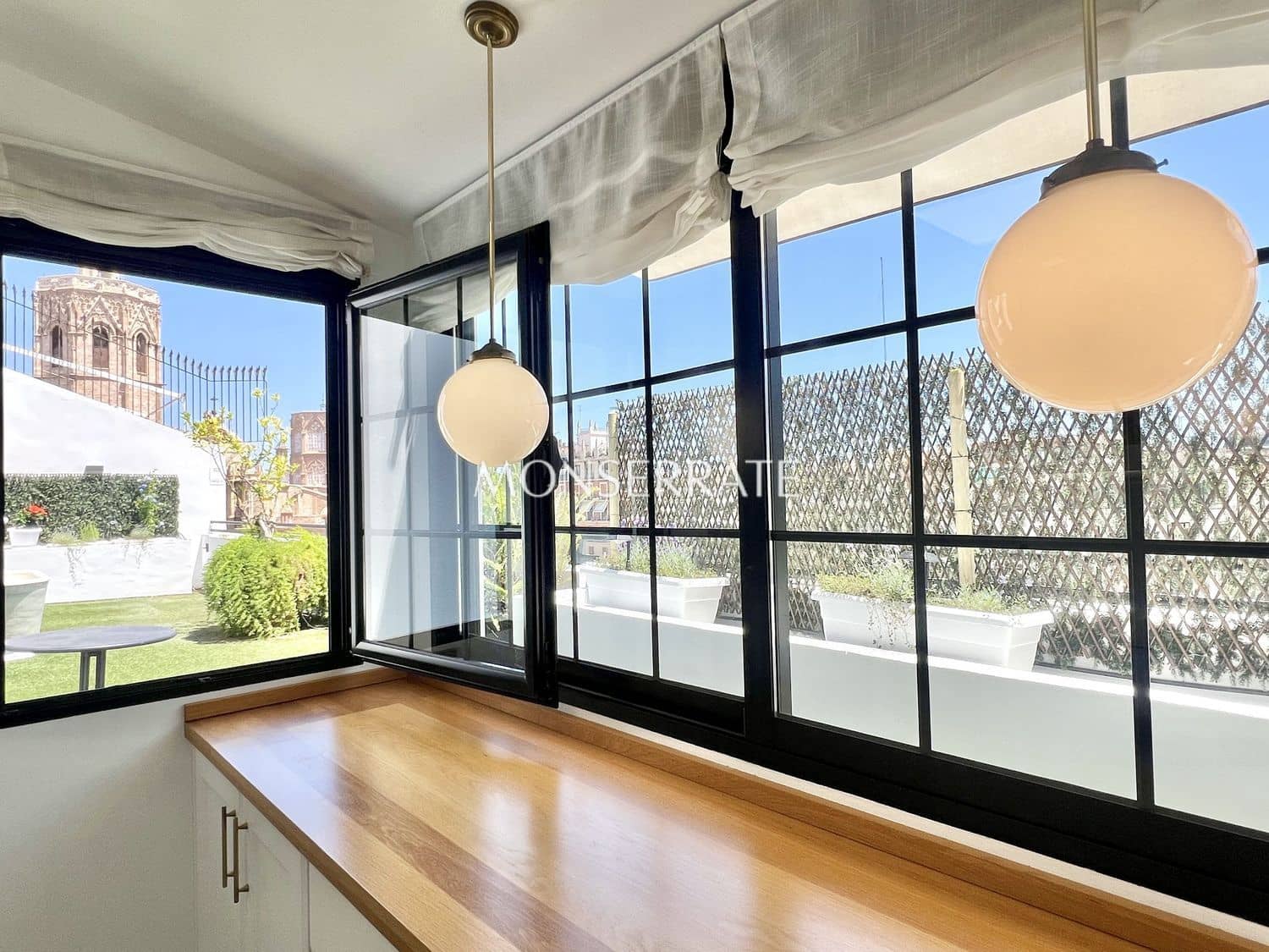 2 bedroom Apartment for rent in Valencia city with garage - € 4,500 (Ref: 9130253)