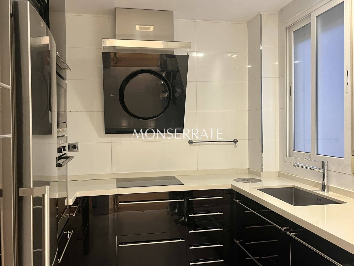 3 bedroom Apartment for rent in Valencia city with garage - € 2,200 (Ref: 9151674)