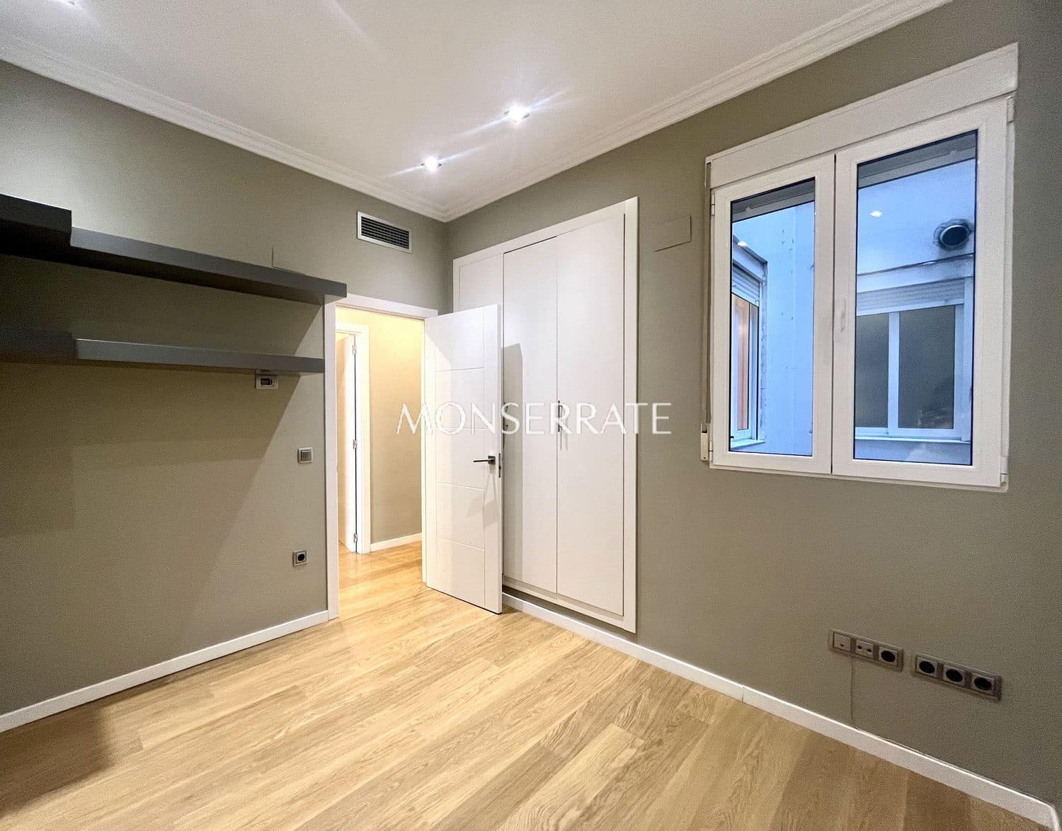 3 bedroom Apartment for rent in Valencia city with garage - € 2,200 (Ref: 9151674)