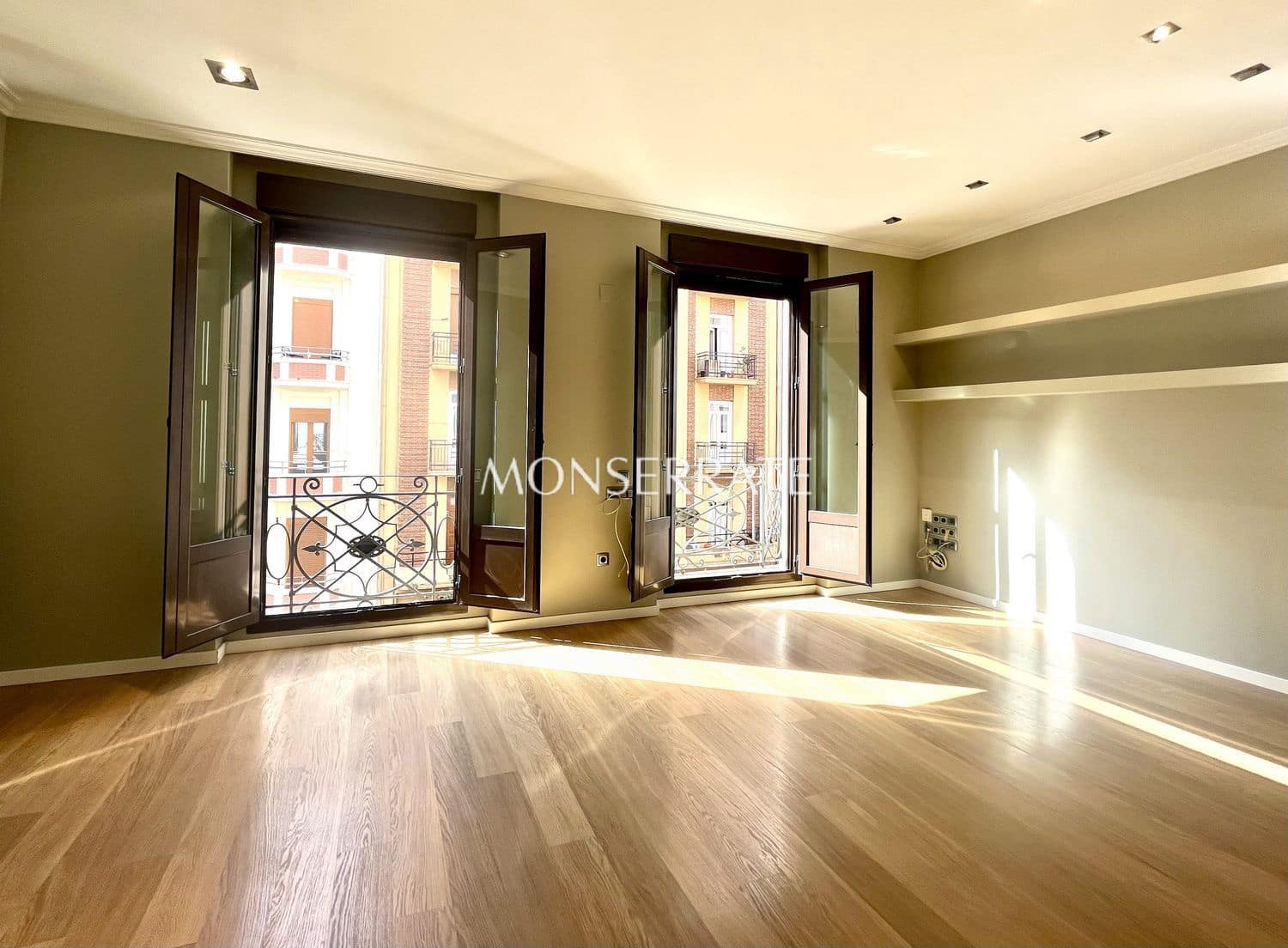 3 bedroom Apartment for rent in Valencia city with garage - € 2,200 (Ref: 9151674)