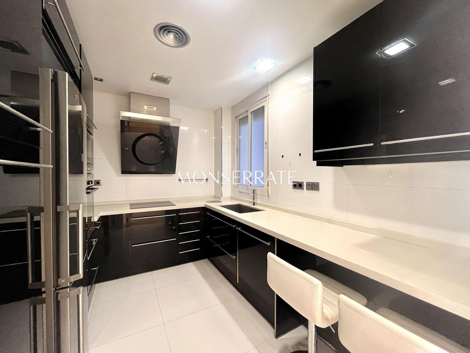 3 bedroom Apartment for rent in Valencia city with garage - € 2,200 (Ref: 9151674)