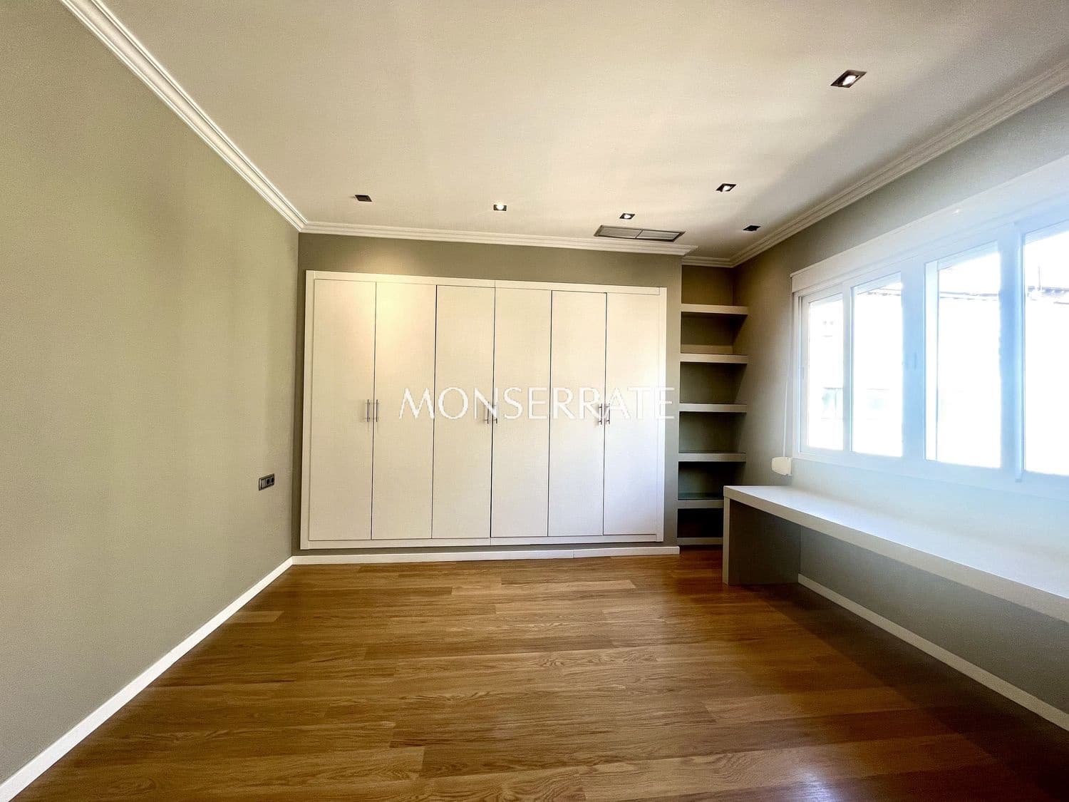 3 bedroom Apartment for rent in Valencia city with garage - € 2,200 (Ref: 9151674)