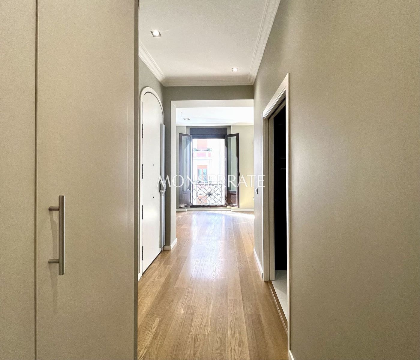 3 bedroom Apartment for rent in Valencia city with garage - € 2,200 (Ref: 9151674)