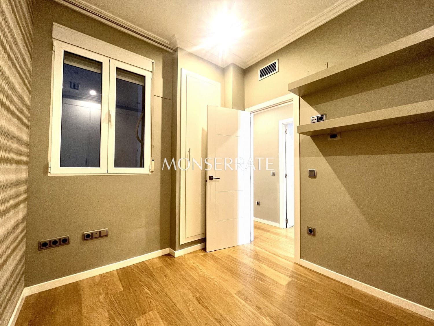 3 bedroom Apartment for rent in Valencia city with garage - € 2,200 (Ref: 9151674)