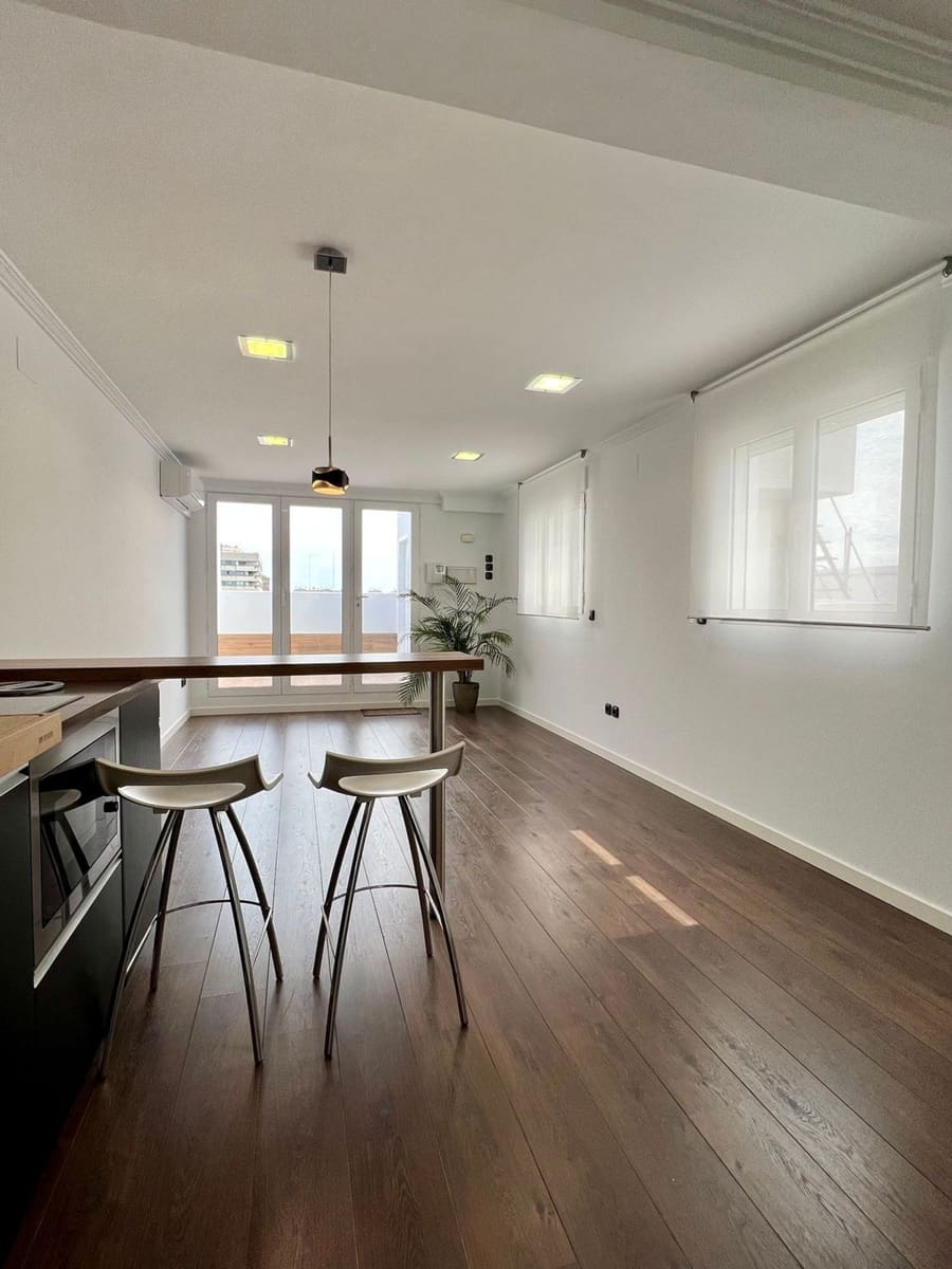Apartamento de 2 habitaciones en València ciudad en alquiler con garaje - 1.200 € (Ref: 9217180)