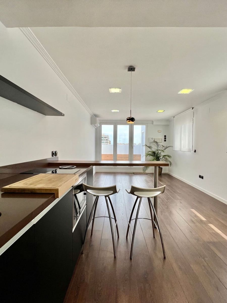 Apartamento de 2 habitaciones en València ciudad en alquiler con garaje - 1.200 € (Ref: 9217180)