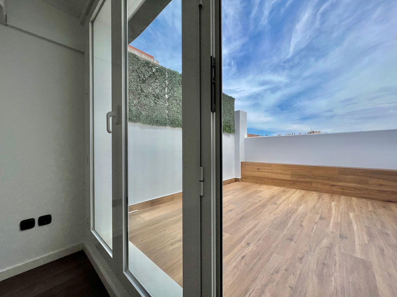 Apartamento de 2 habitaciones en València ciudad en alquiler con garaje - 1.200 € (Ref: 9217180)