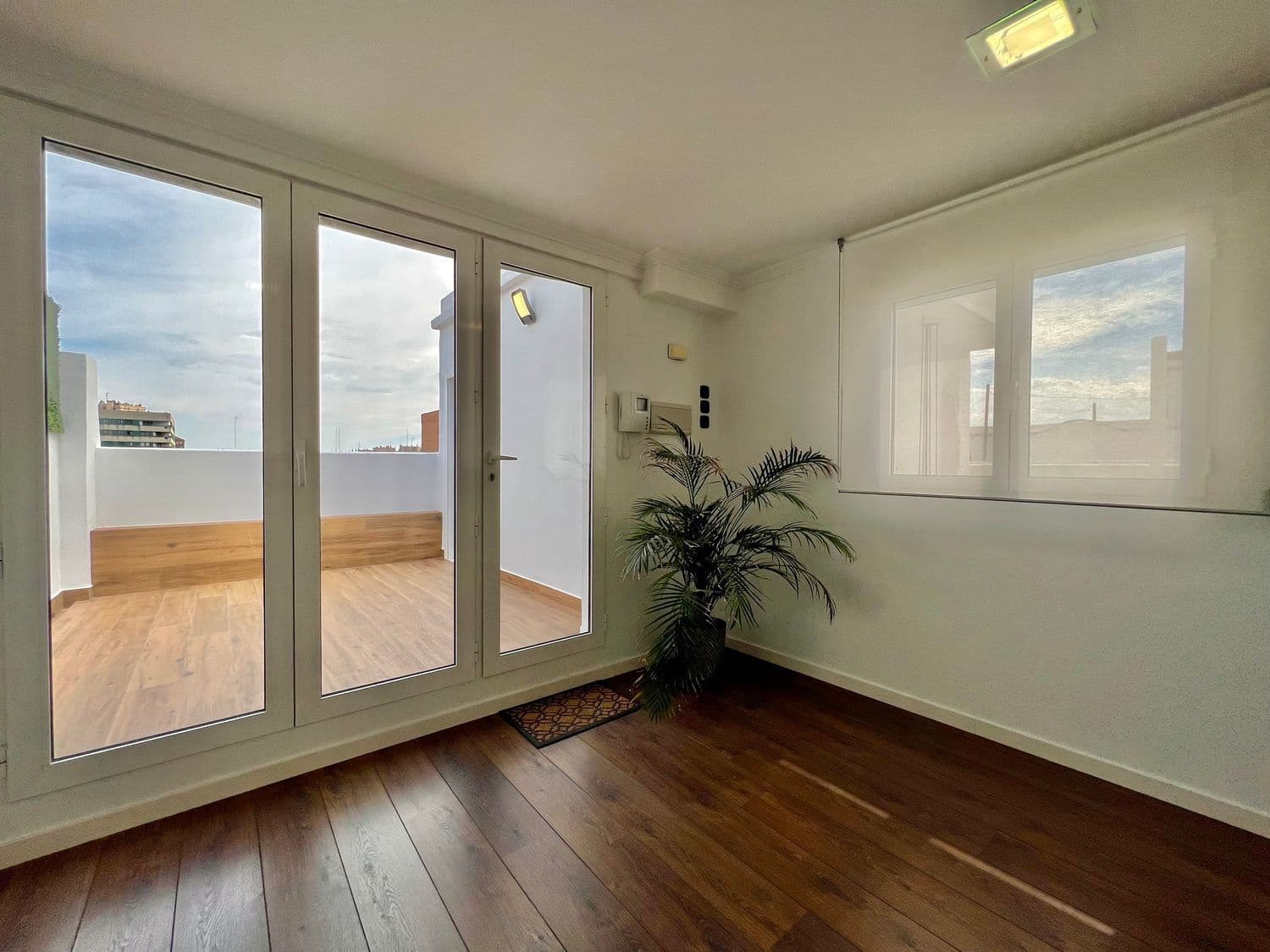 Apartamento de 2 habitaciones en València ciudad en alquiler con garaje - 1.200 € (Ref: 9217180)