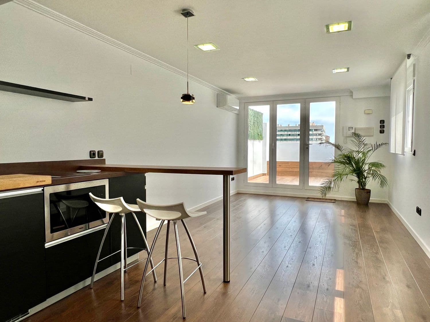Apartamento de 2 habitaciones en València ciudad en alquiler con garaje - 1.200 € (Ref: 9217180)