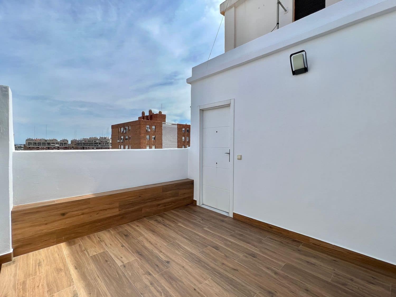 Apartamento de 2 habitaciones en València ciudad en alquiler con garaje - 1.200 € (Ref: 9217180)