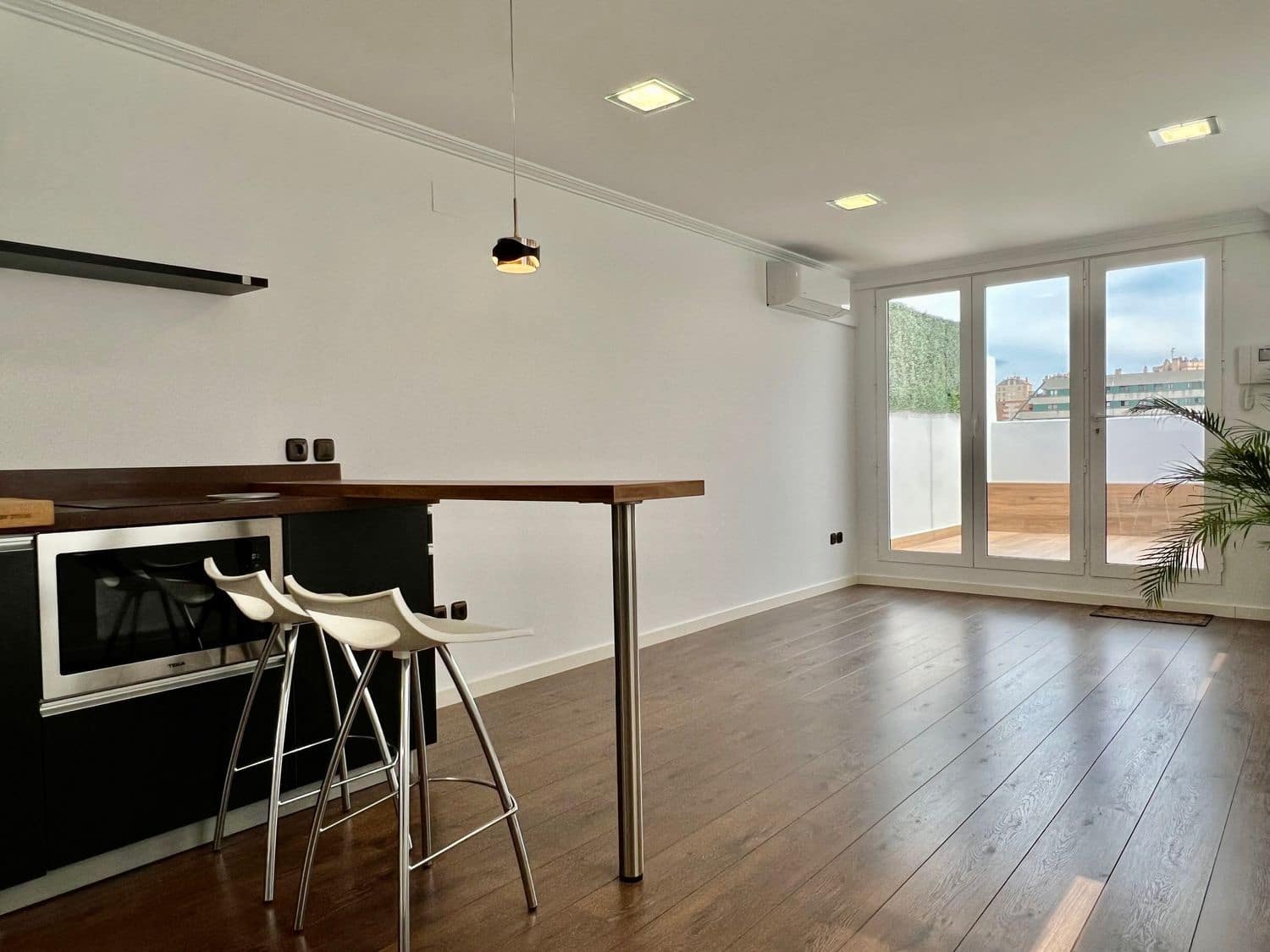 Apartamento de 2 habitaciones en València ciudad en alquiler con garaje - 1.200 € (Ref: 9217180)