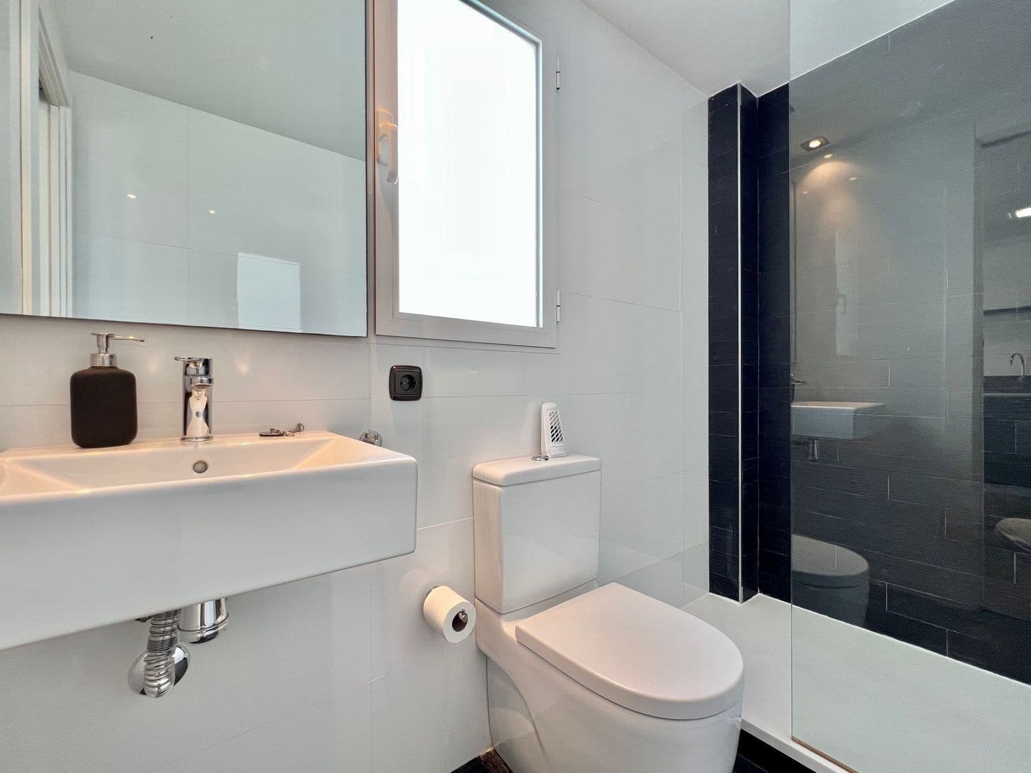 Apartamento de 2 habitaciones en València ciudad en alquiler con garaje - 1.200 € (Ref: 9217180)