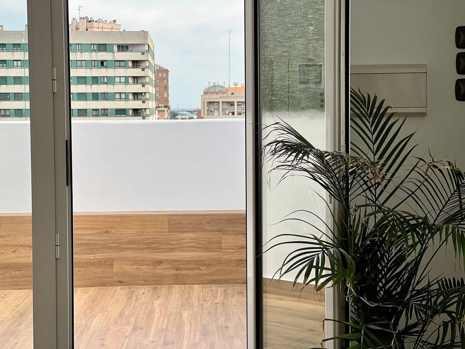 Apartamento de 2 habitaciones en València ciudad en alquiler con garaje - 1.200 € (Ref: 9217180)