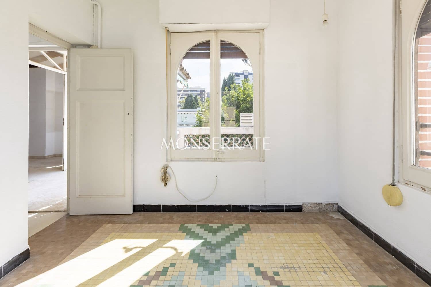 5 soveværelse Villa til salg i Valencia by med garage - € 2.200.000 (Ref: 9251771)