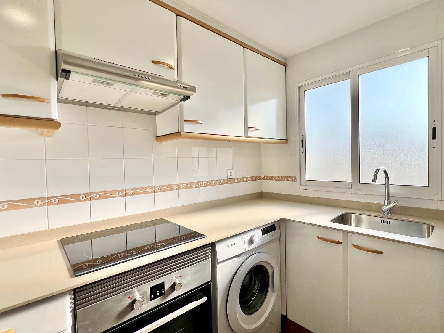 2 slaapkamer Appartement te huur in Valencia stad met garage - € 1.400 (Ref: 9317144)