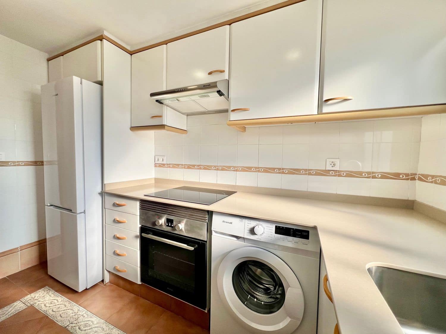 2 slaapkamer Appartement te huur in Valencia stad met garage - € 1.400 (Ref: 9317144)