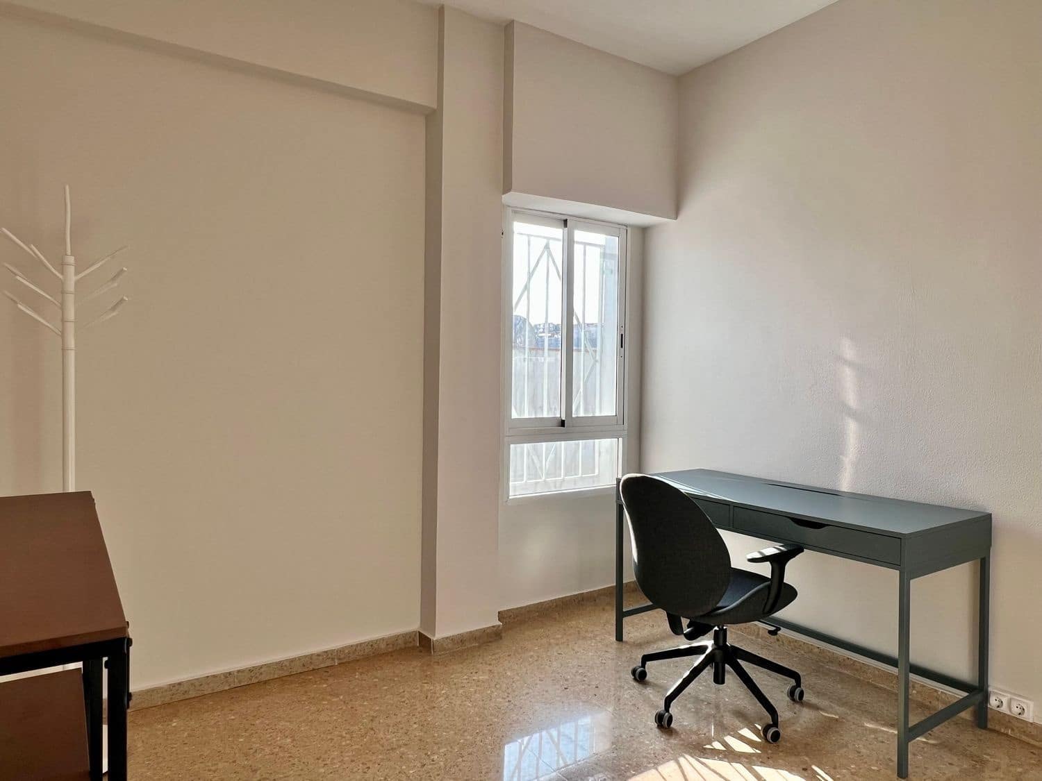2 slaapkamer Appartement te huur in Valencia stad met garage - € 1.400 (Ref: 9317144)