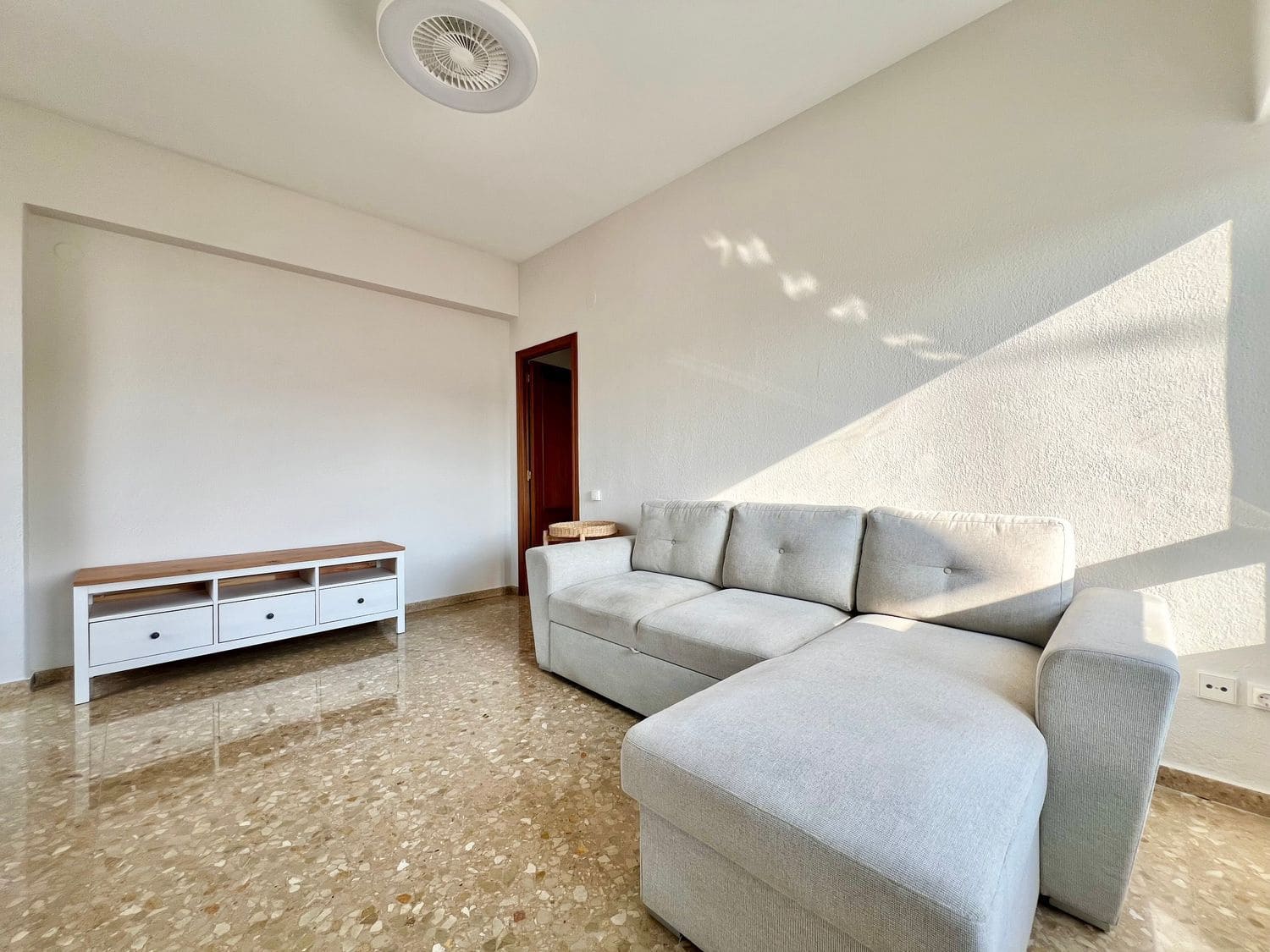 2 slaapkamer Appartement te huur in Valencia stad met garage - € 1.400 (Ref: 9317144)