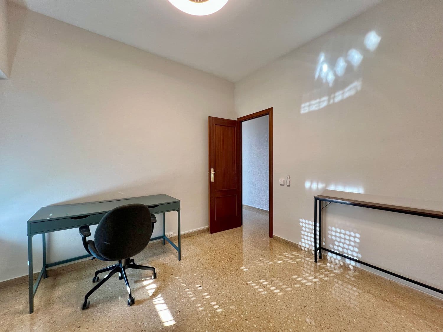 2 slaapkamer Appartement te huur in Valencia stad met garage - € 1.400 (Ref: 9317144)