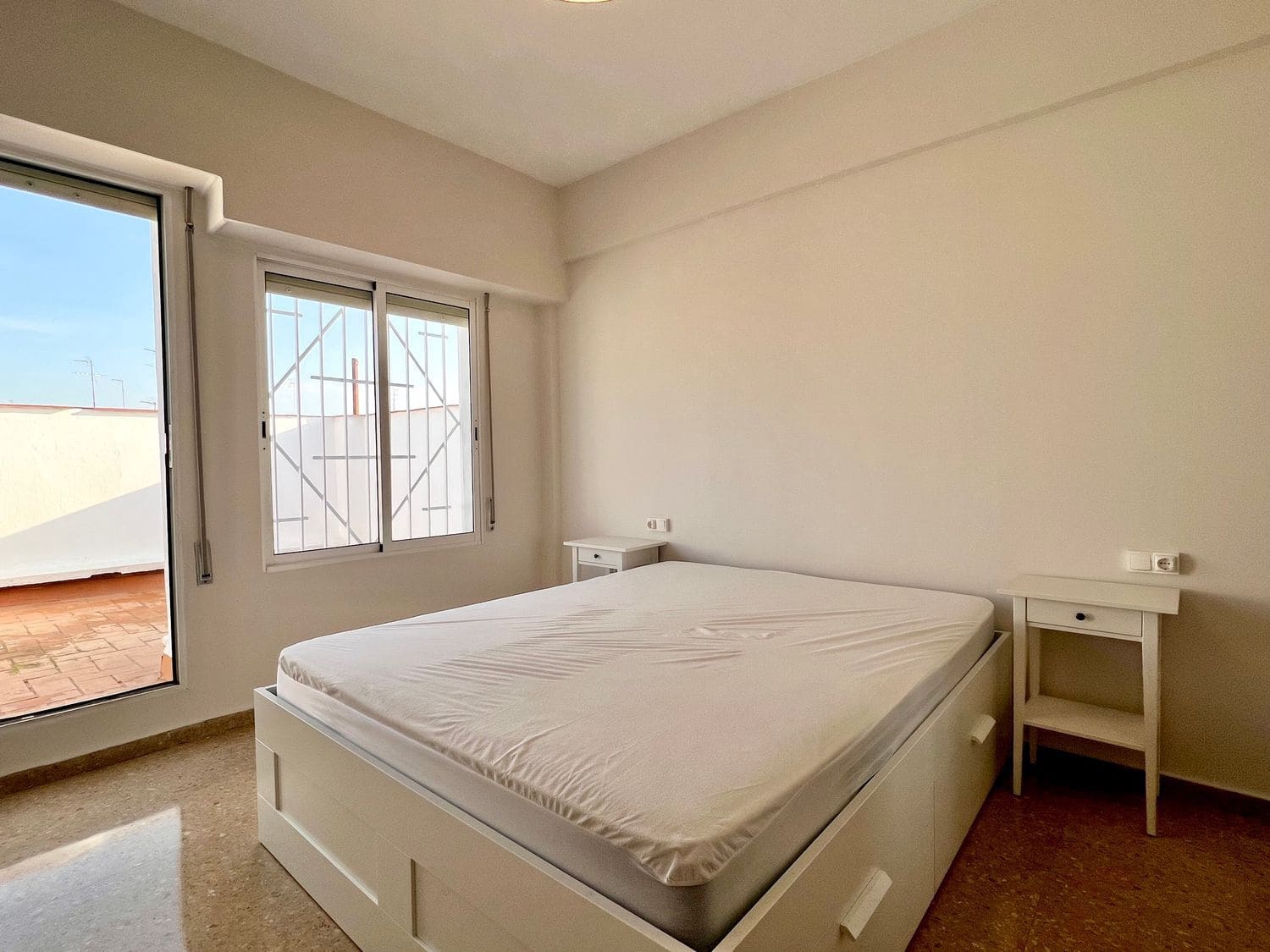 2 slaapkamer Appartement te huur in Valencia stad met garage - € 1.400 (Ref: 9317144)