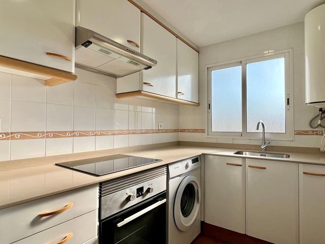 2 slaapkamer Appartement te huur in La Gran Via, Valencia stad met garage - € 1.400 (Ref: 9317144)