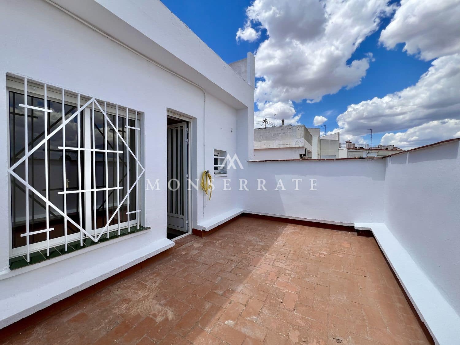 2 slaapkamer Appartement te huur in Valencia stad met garage - € 1.400 (Ref: 9317144)